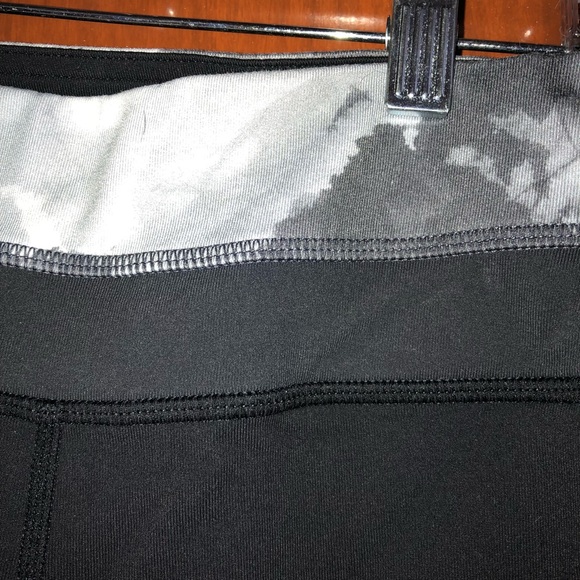 Lululemon Cropped Pants - Picture 1 of 3